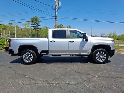 Used 2022 Chevrolet Silverado 2500 Custom w/ Custom Convenience Package AWD/4WD image 7