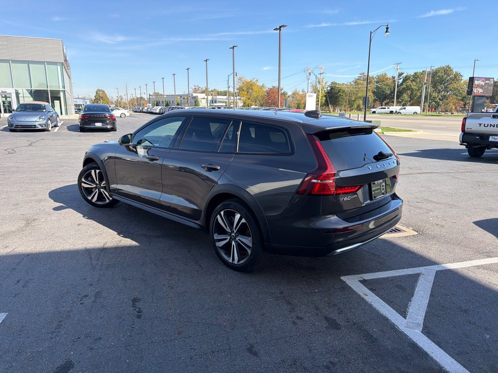 Used 2025 Volvo V60 B5 Cross Country Plus AWD/4WD image 5