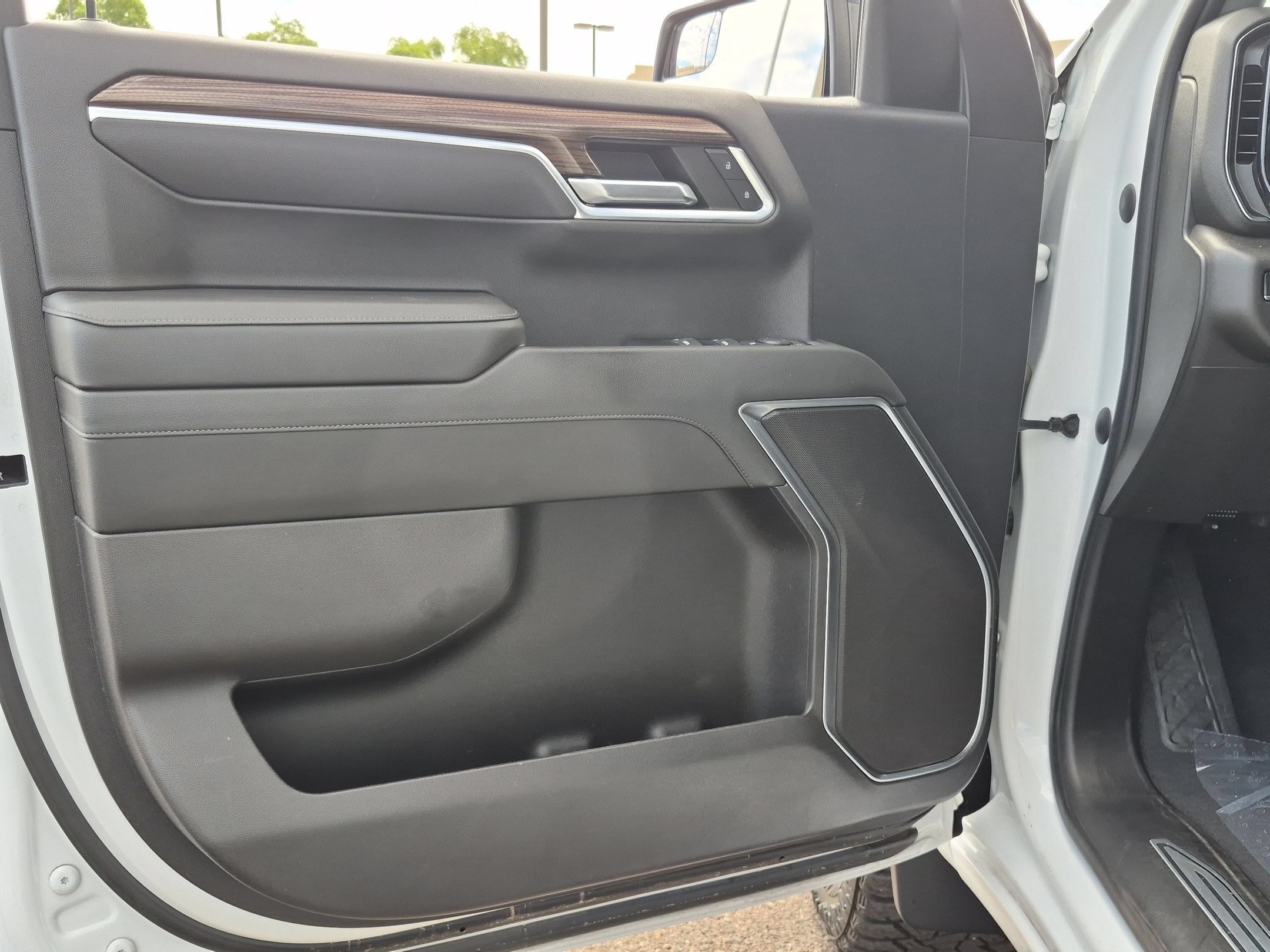 Used 2022 Chevrolet Silverado 1500 RST AWD/4WD image 11