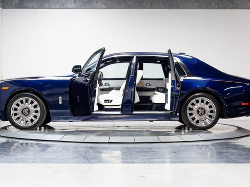 Used 2021 Rolls-Royce Phantom Sedan RWD image 57