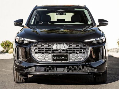 Certified 2025 Audi Q5 Premium Plus w/ Premium Plus AWD/4WD image 3