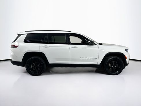 Used 2023 Jeep Grand Cherokee L Laredo RWD image 4