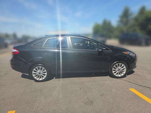 Used 2014 Ford Fiesta SE w/ Equipment Group 201A FWD image 6