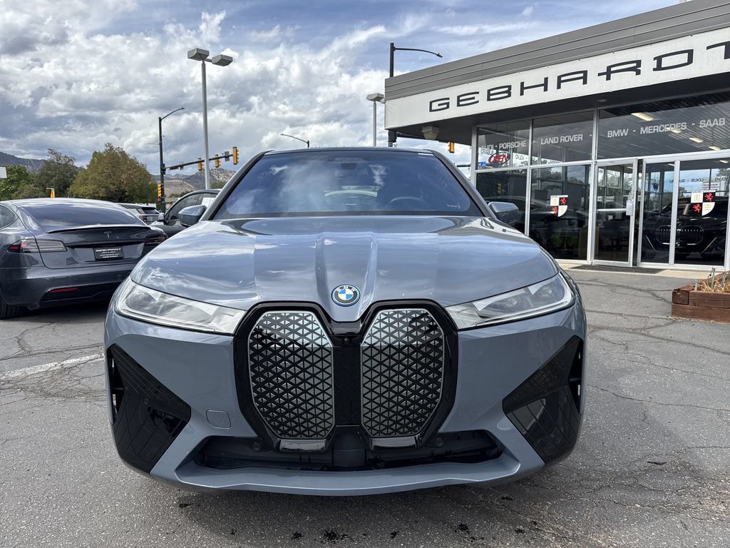 Used 2024 BMW iX xDrive50 w/ Sport Package AWD/4WD image 2