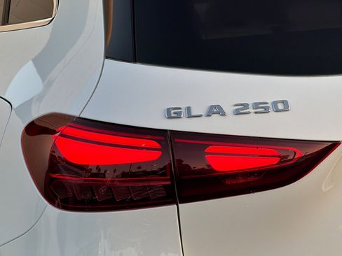 Certified 2025 Mercedes-Benz GLA 250 image 33