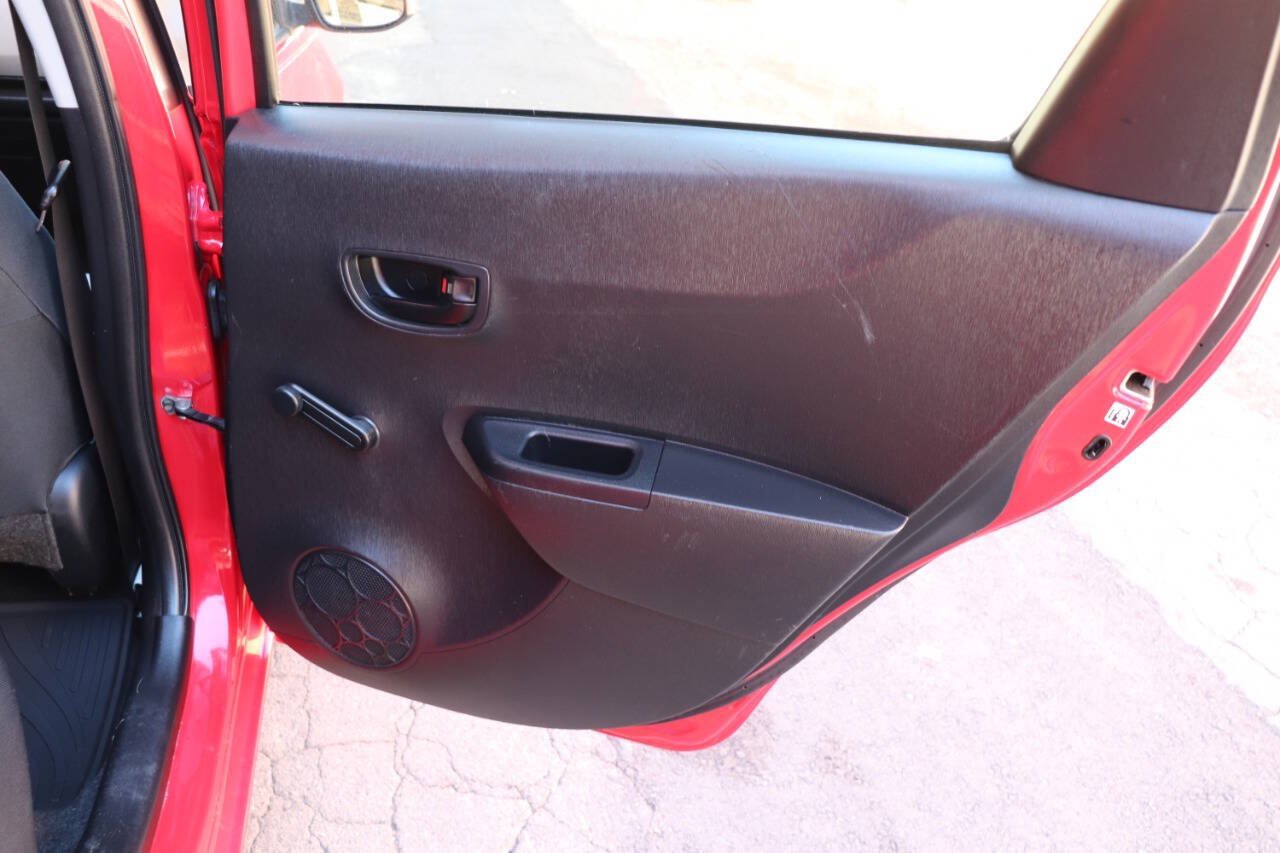 Used 2014 Toyota Yaris L FWD image 29