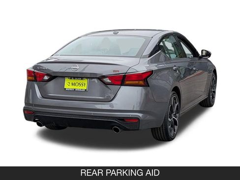 Used 2025 Nissan Altima 2.5 SR FWD image 8