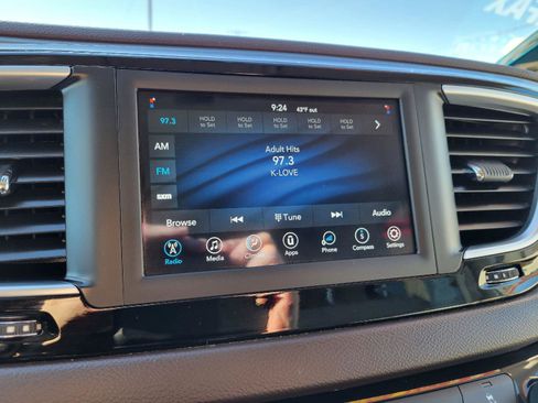 Used 2021 Chrysler Voyager LX image 18