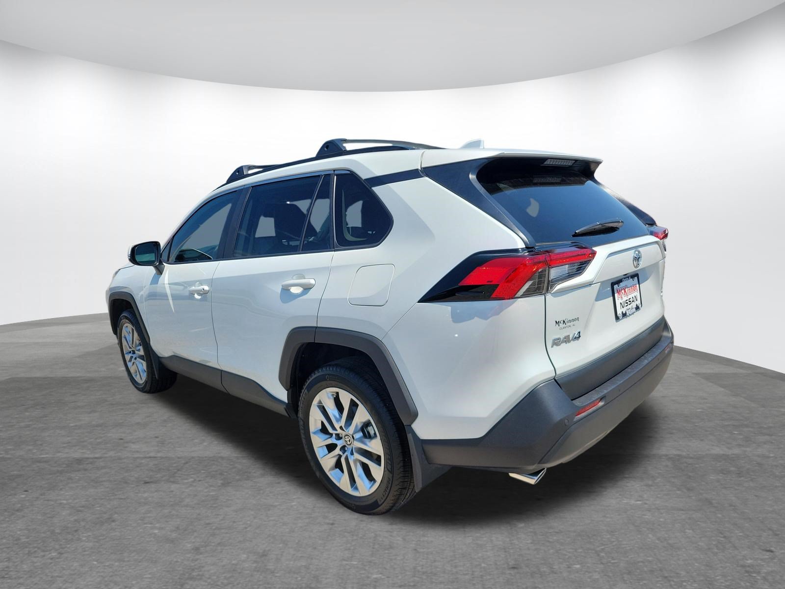 Used 2025 Toyota RAV4 XLE Premium w/ Weather Package FWD image 7