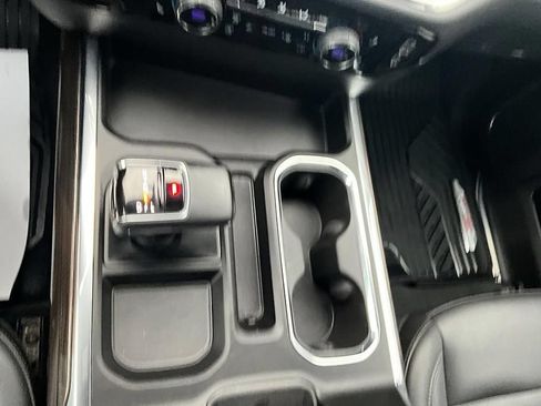 Used 2024 Chevrolet Silverado 1500 LT Trail Boss w/ Convenience Package II AWD/4WD image 28