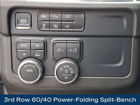 Used 2025 Chevrolet Suburban Premier AWD/4WD image 9