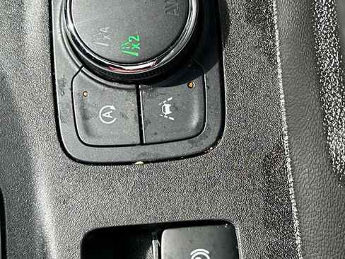 Used 2022 Chevrolet Traverse LT image 38