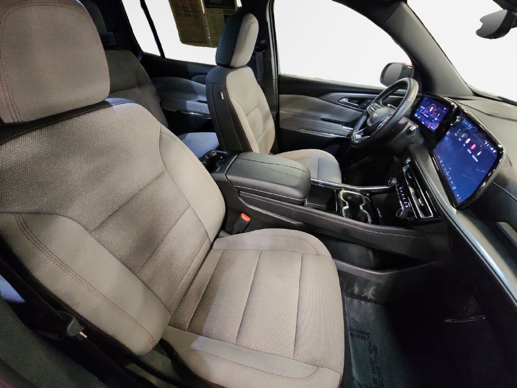 Used 2026 Chevrolet Traverse LT w/ Driver Confidence Package AWD/4WD image 28