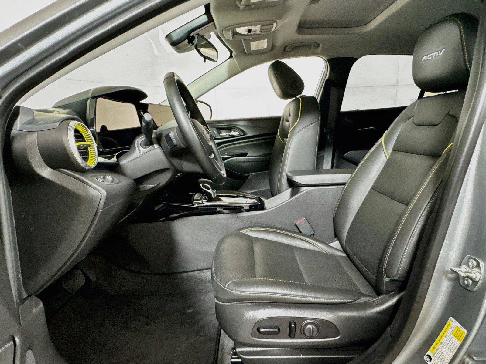 Used 2025 Chevrolet Trax ACTIV w/ Sunroof Package FWD image 18