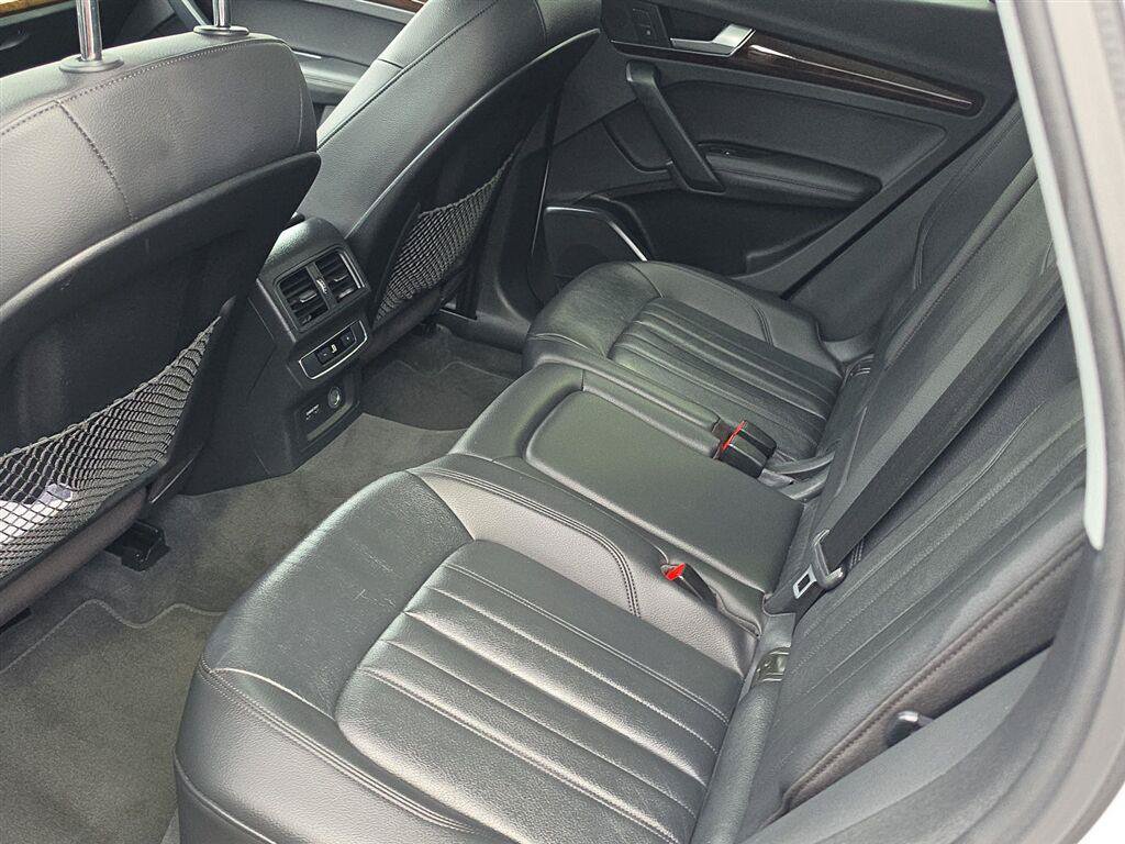 Used 2020 Audi Q5 2.0T Premium Plus w/ Premium Plus Package AWD/4WD image 8