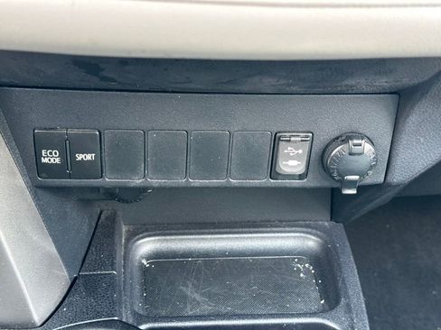 Used 2017 Toyota RAV4 XLE FWD image 19