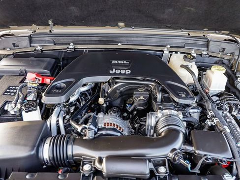 Certified 2020 Jeep Gladiator Sport image 32