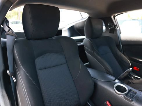 Used 2014 Nissan 370Z Coupe RWD image 19