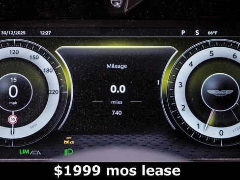 Used 2025 Aston Martin V8 Vantage Coupe image 27