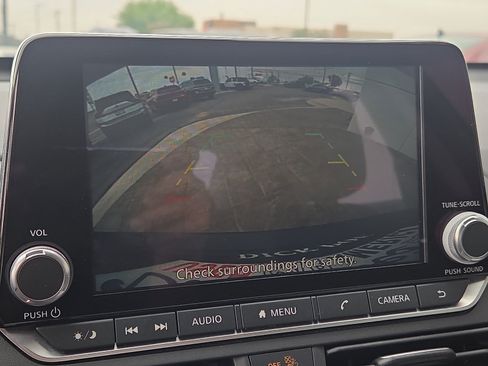 Used 2025 Nissan Altima 2.5 SV FWD image 10