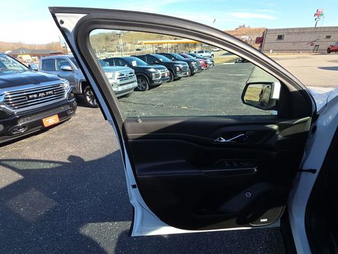 Used 2023 GMC Acadia SLT w/ Trailering Package image 12