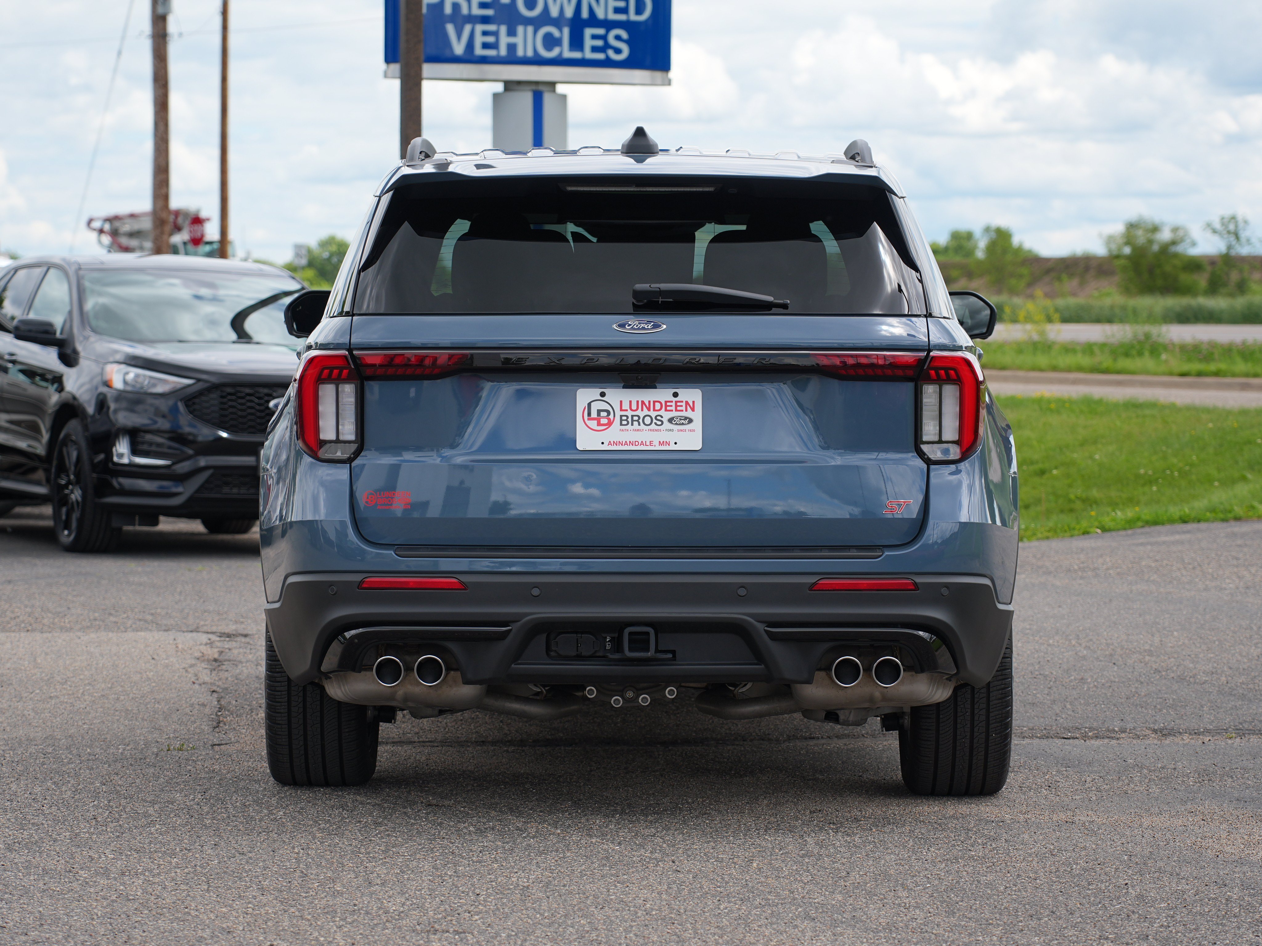 Used 2025 Ford Explorer ST AWD/4WD image 4