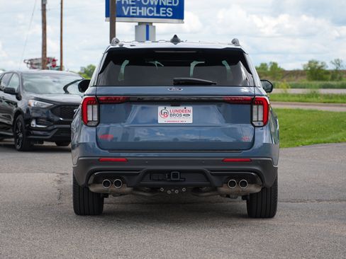 Used 2025 Ford Explorer ST AWD/4WD image 4