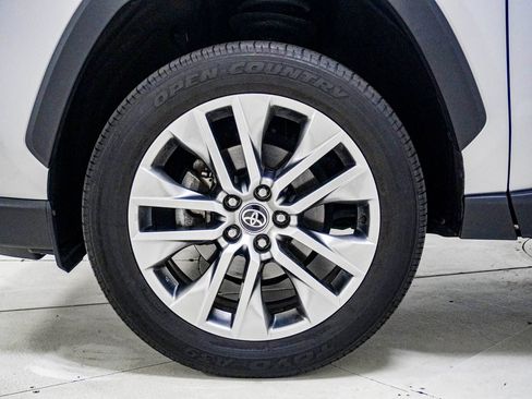 Used 2022 Toyota RAV4 XLE Premium AWD/4WD image 17