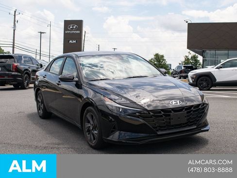 Used 2023 Hyundai Elantra SEL FWD image 2