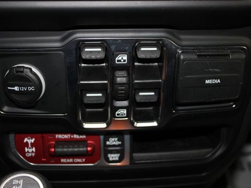 Used 2023 Jeep Gladiator Rubicon AWD/4WD image 40