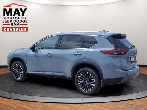 Used 2025 Nissan Rogue SL w/ Tech Package FWD image 3