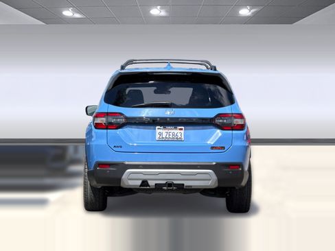 Used 2025 Honda Pilot TrailSport image 9