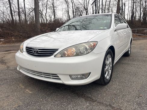 Used 2005 Toyota Camry XLE image 5