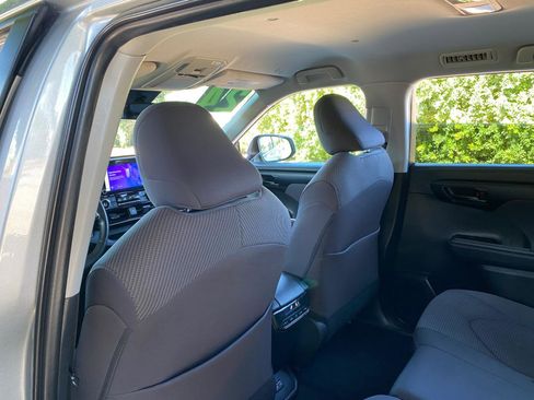 Used 2024 Toyota Highlander LE FWD image 38