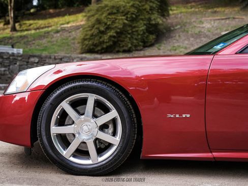 Used 2004 Cadillac XLR RWD image 2