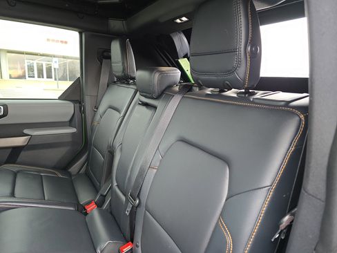 Used 2023 Ford Bronco Badlands image 15