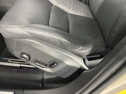 Used 2025 Volvo XC60 B5 Plus image 21