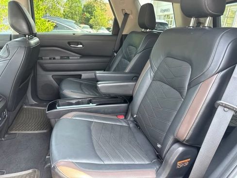 Used 2022 Nissan Pathfinder Platinum w/ Cargo Package AWD/4WD image 11