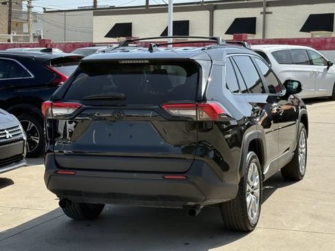 Used 2025 Toyota RAV4 XLE Premium FWD image 4