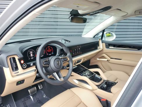 New 2025 Porsche Cayenne Turbo image 4