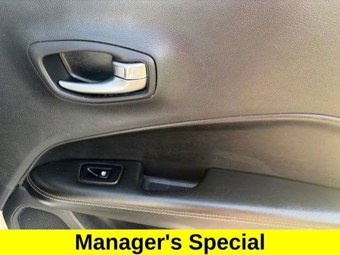 Used 2020 Jeep Compass Latitude w/ Cold Weather Group AWD/4WD image 37