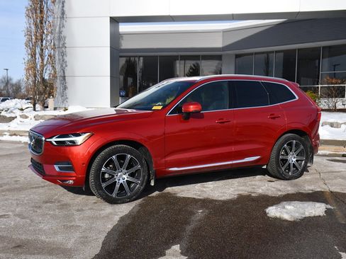 Used 2018 Volvo XC60 T5 Inscription w/ Luxury Seat Package image 2