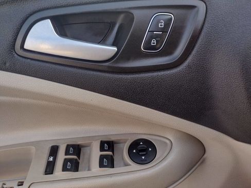 Used 2017 Ford Escape SE image 18