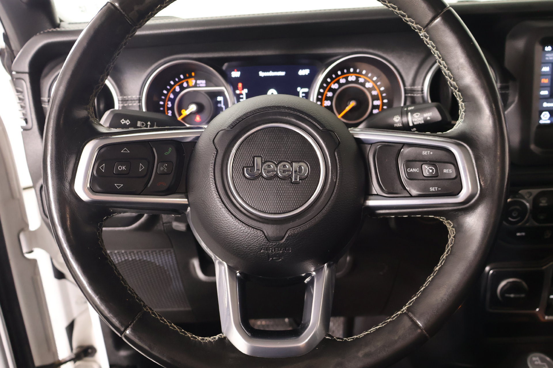 Used 2020 Jeep Gladiator Overland w/ LED Lighting Group AWD/4WD image 3