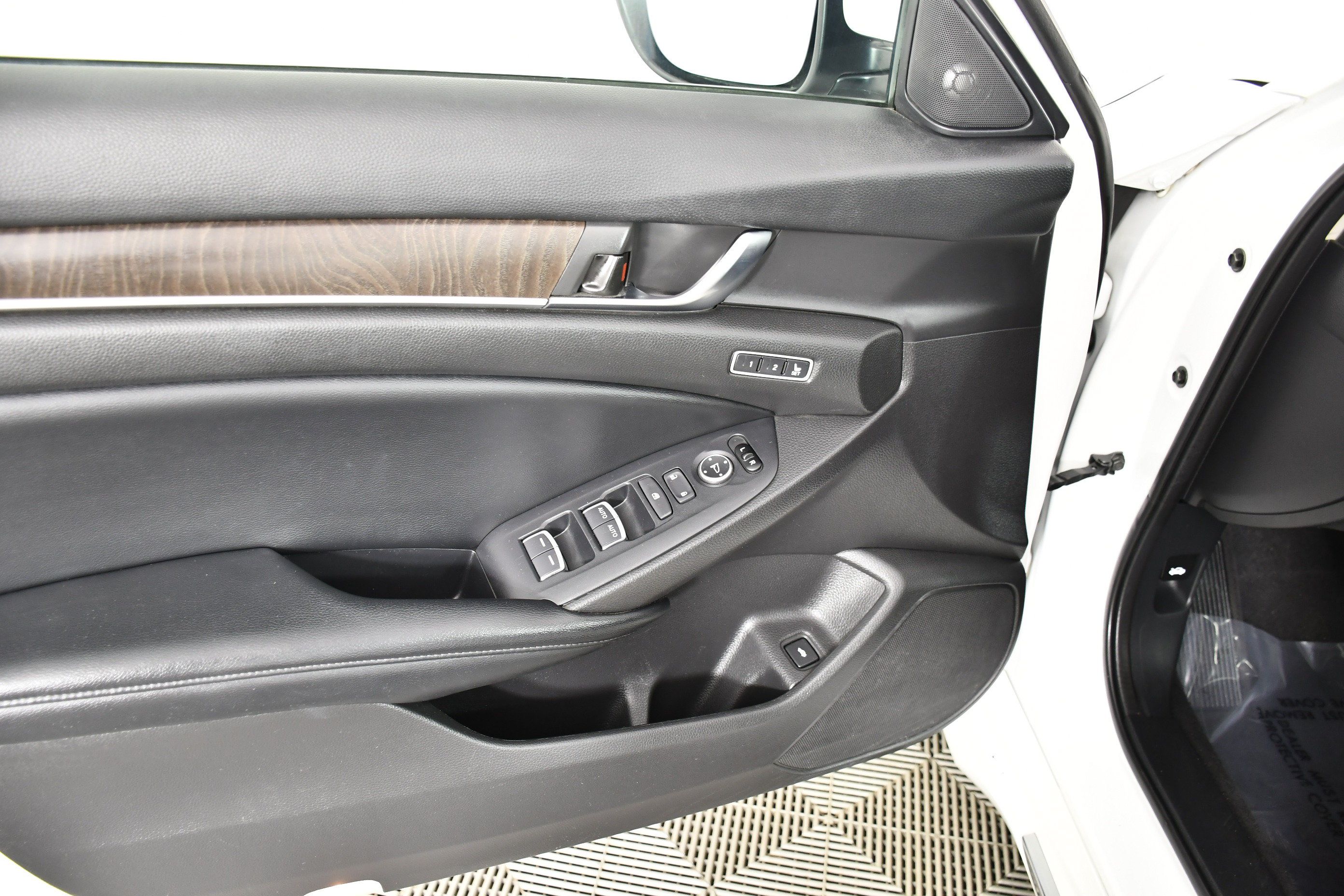 Used 2018 Honda Accord Touring image 36