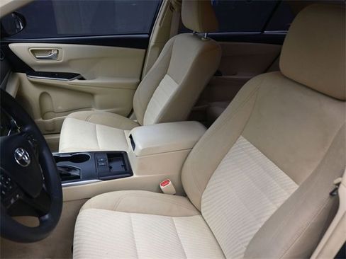Used 2015 Toyota Camry LE image 18