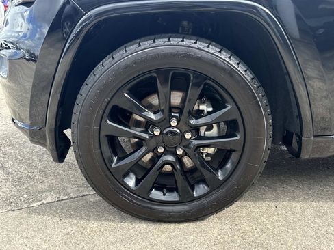 Used 2021 Jeep Grand Cherokee Laredo X image 4