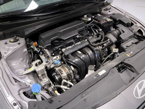 Certified 2025 Hyundai Elantra Limited w/ Cargo Package image 19