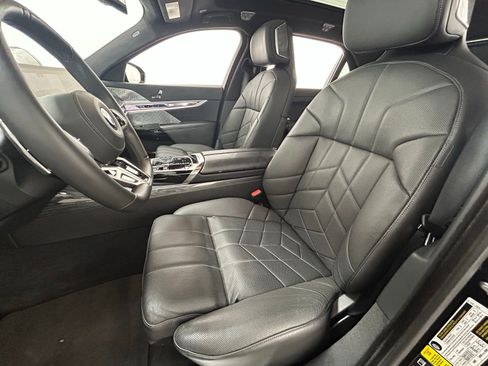 Used 2023 BMW 760i xDrive w/ Executive Package image 30