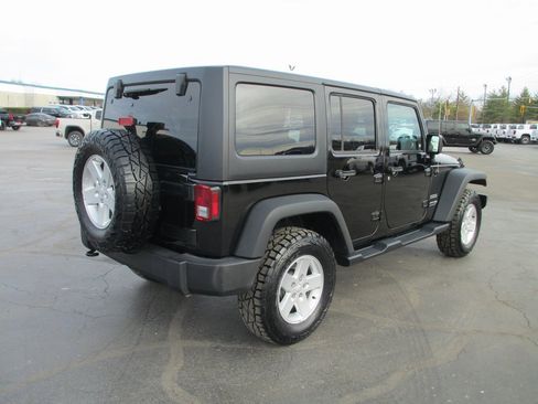 Used 2018 Jeep Wrangler Unlimited Sport S image 4